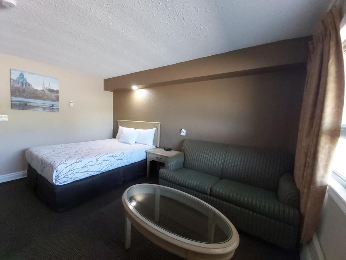 Arnprior Motor Inn Exterior photo