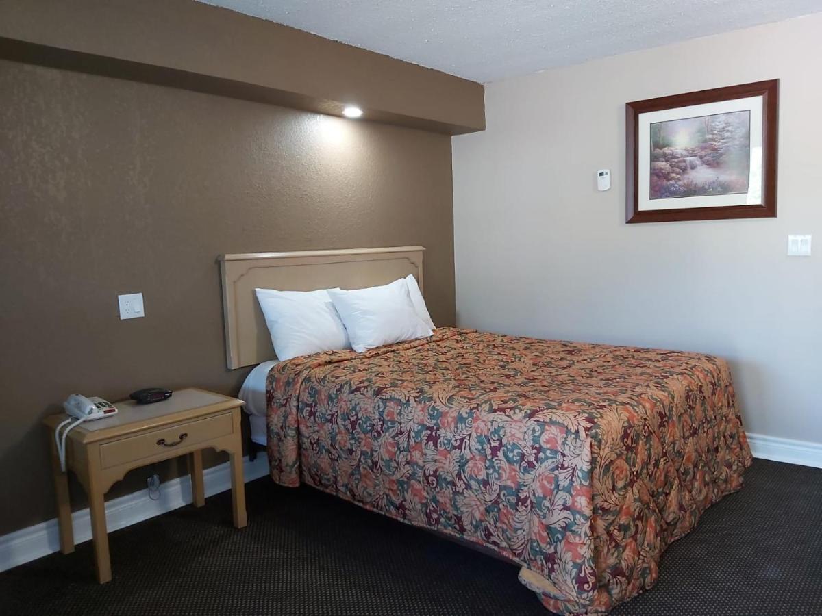 Arnprior Motor Inn Exterior photo