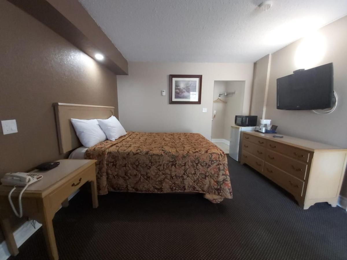 Arnprior Motor Inn Exterior photo