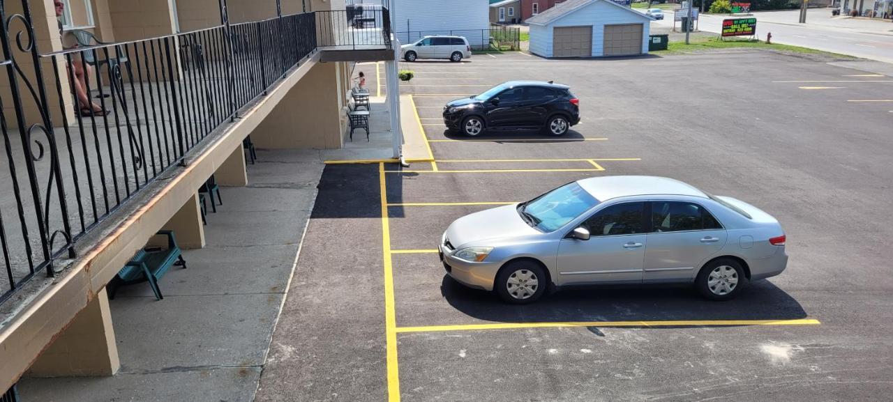 Arnprior Motor Inn Exterior photo