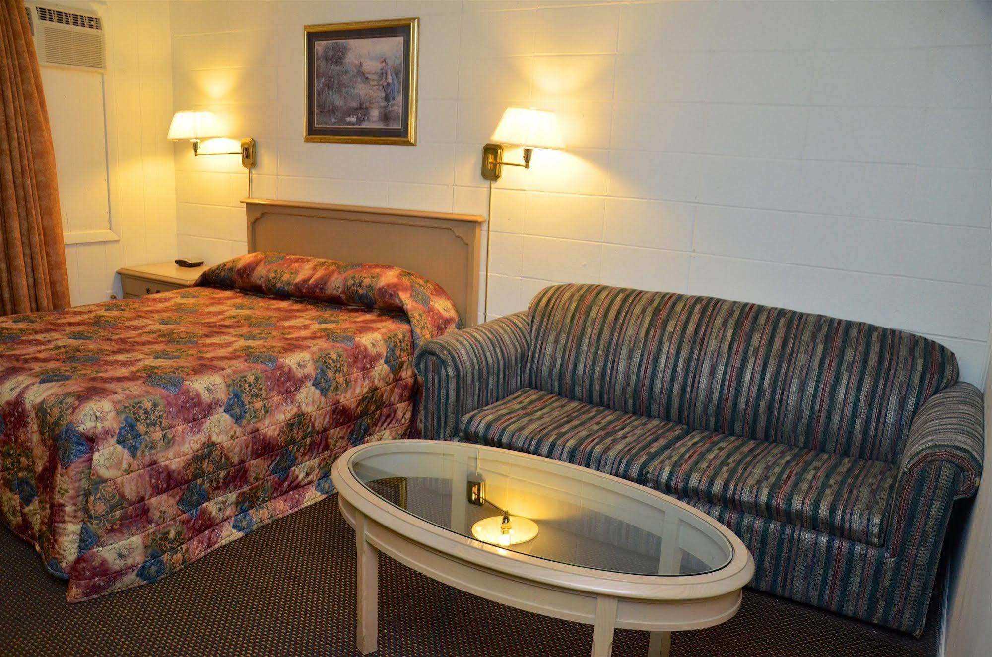Arnprior Motor Inn Exterior photo